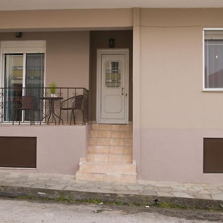Iria'S Apartments يميناريا المظهر الخارجي الصورة