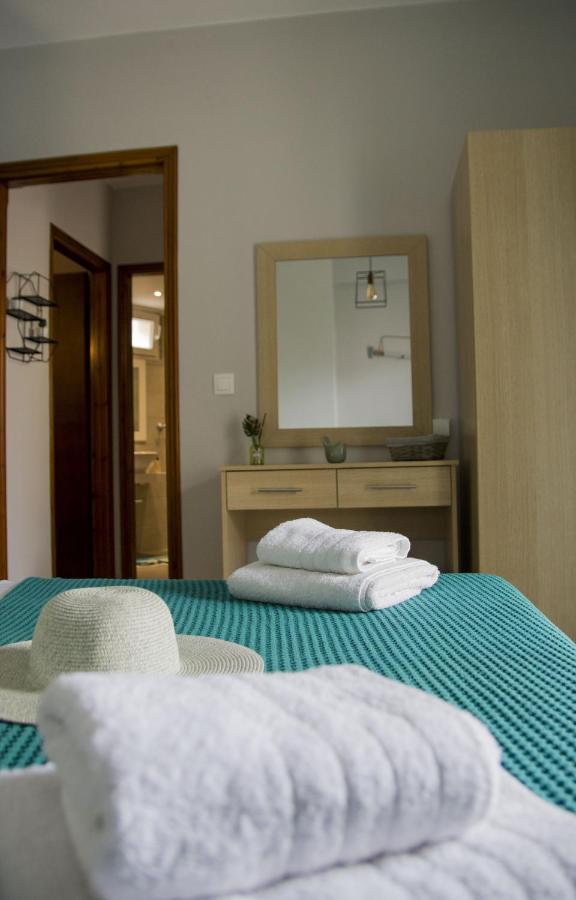 Iria'S Apartments يميناريا المظهر الخارجي الصورة