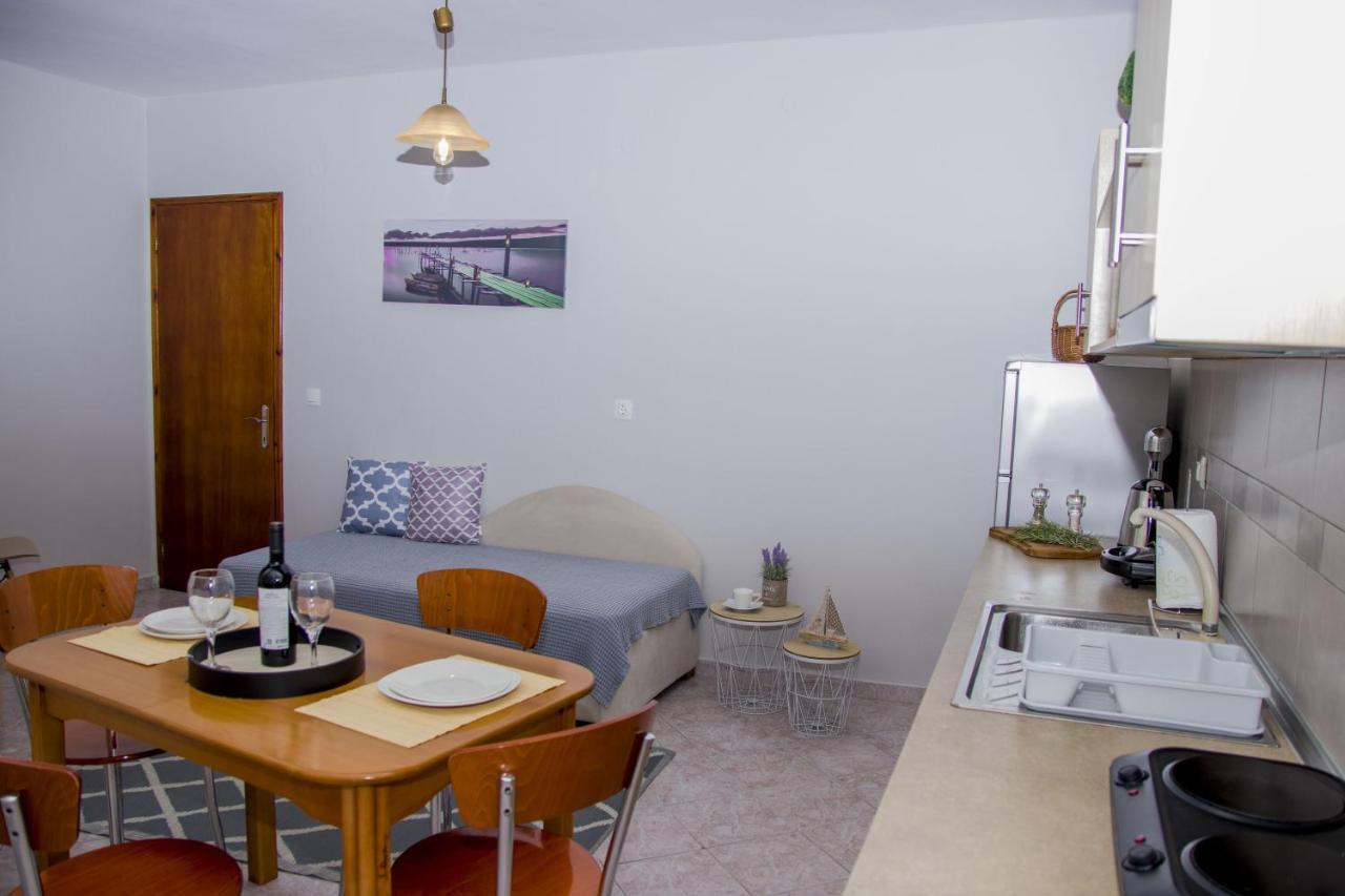 Iria'S Apartments يميناريا المظهر الخارجي الصورة